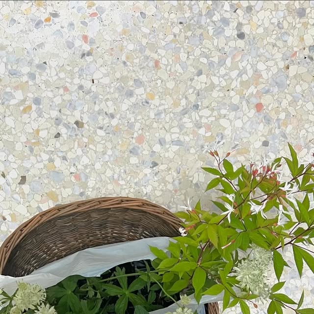 Terrazzovloer met bloemen